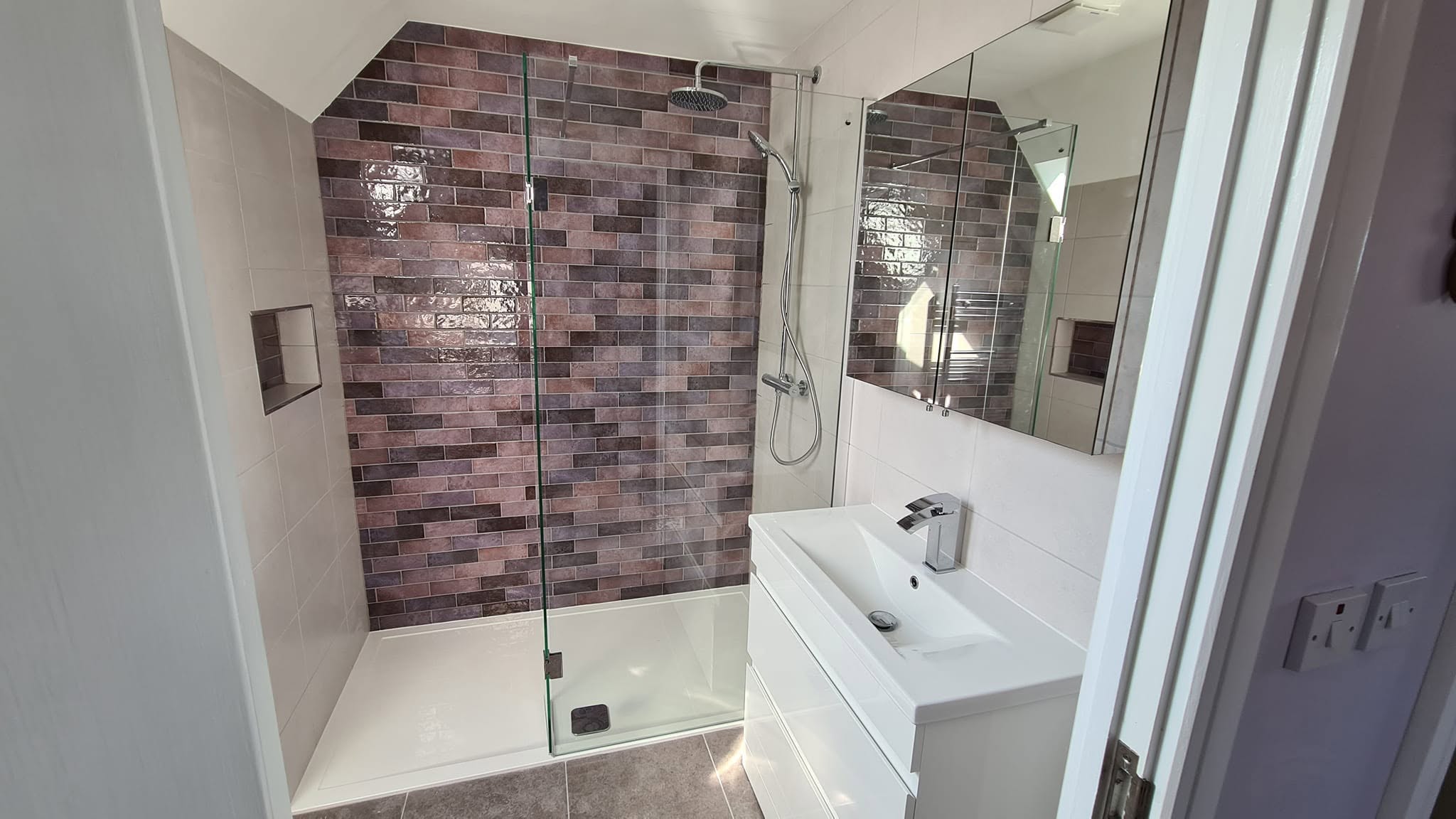 Kings Hill: Feature wall in new ensuite