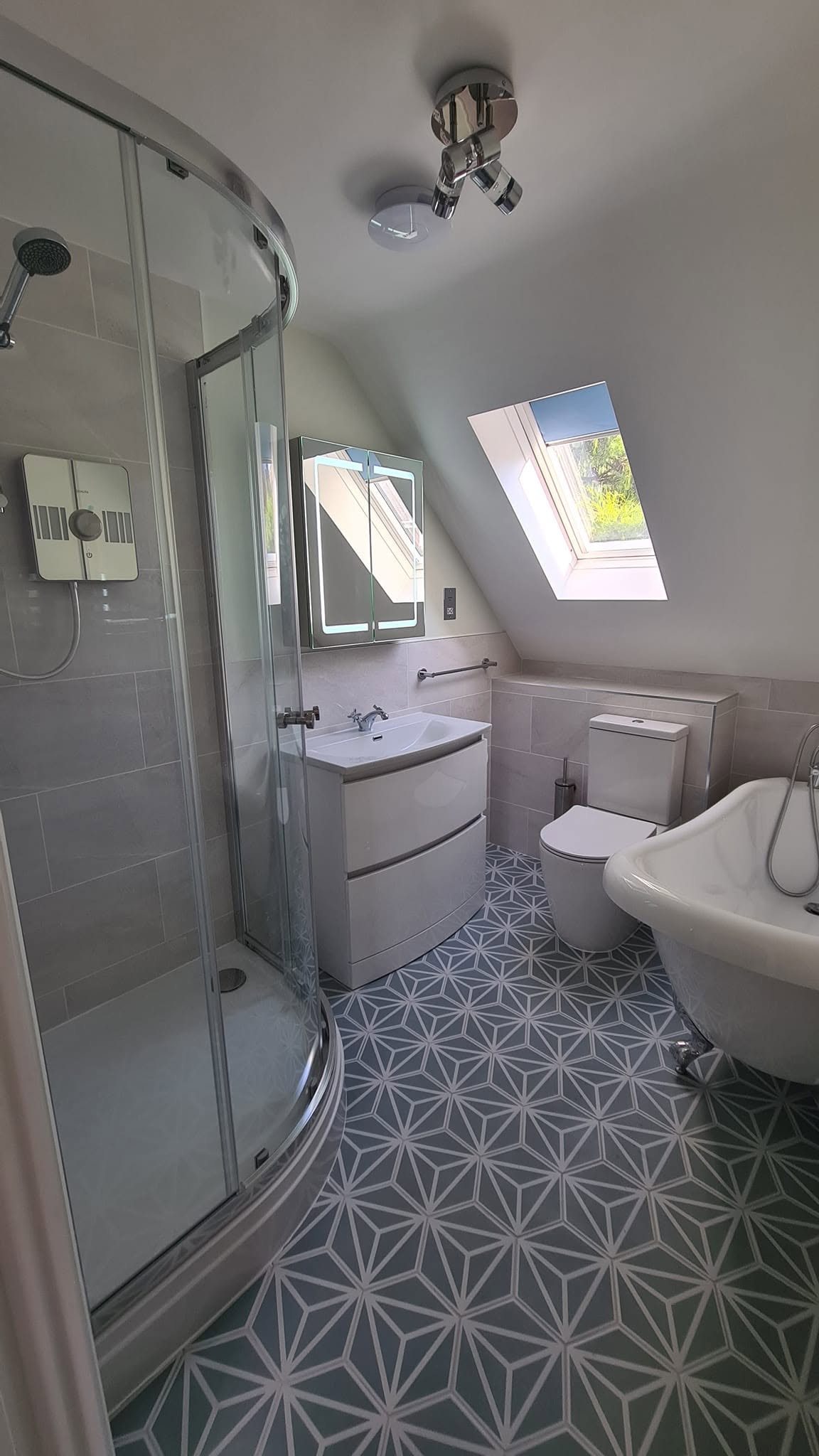 Bearsted: Shower ensuite