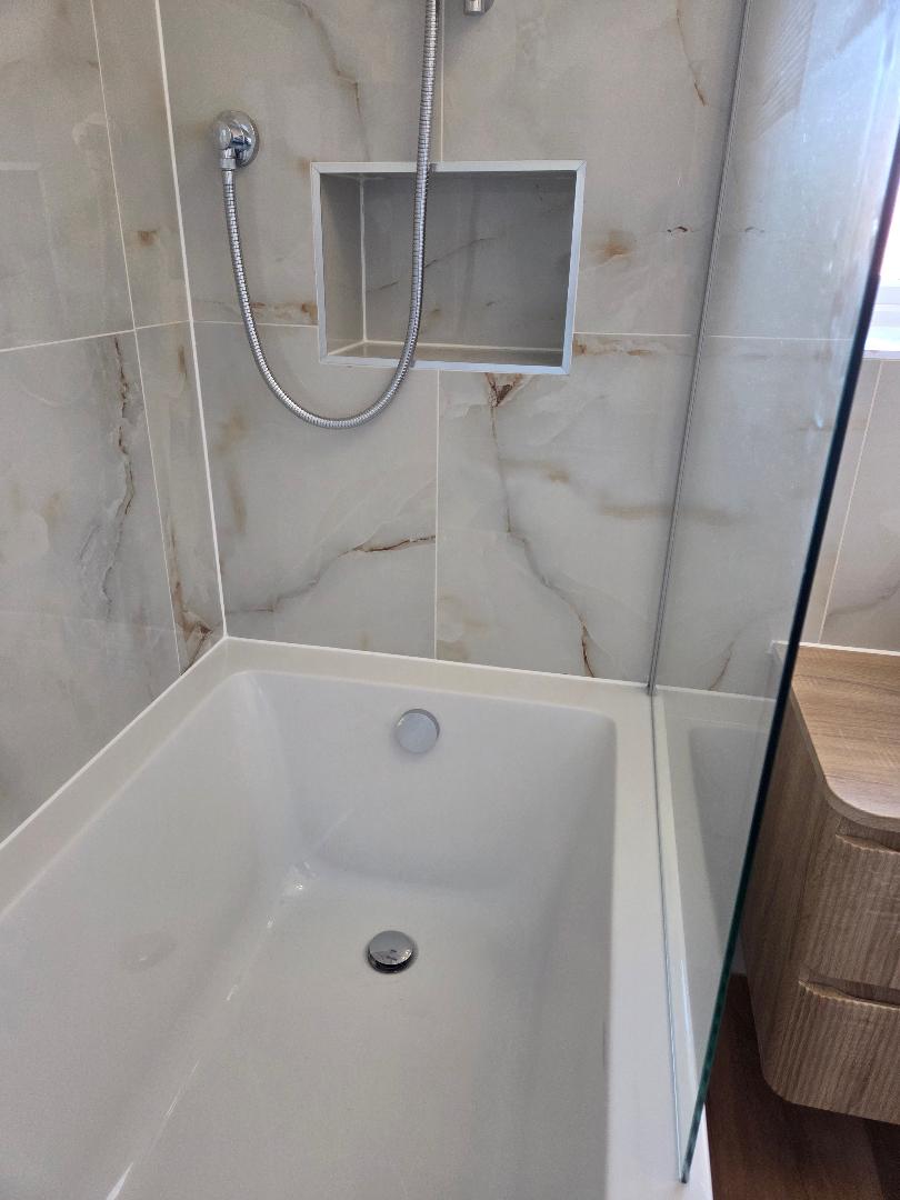 Kings Hill: Aqualisa electronic shower and bath filler including niche