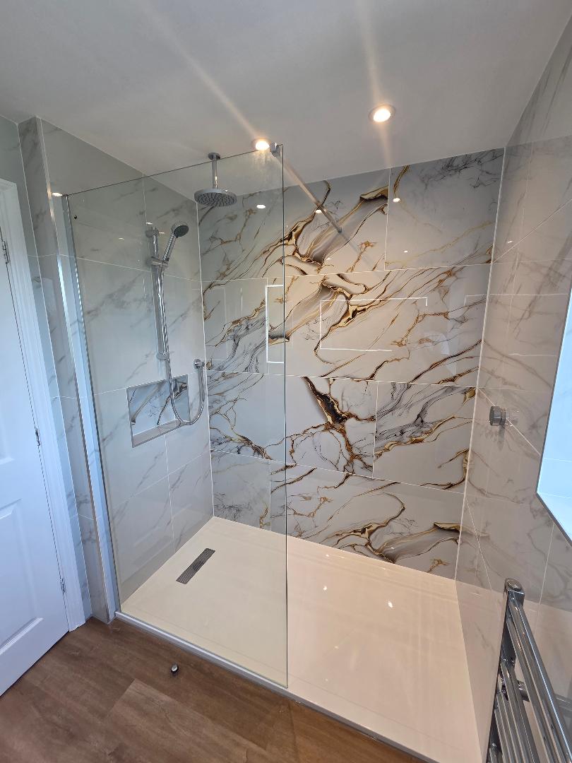 Kings Hill: Ensuite feature wall