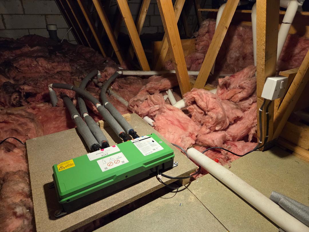Kings Hill: Aqualisa gravity fed shower pump loft install